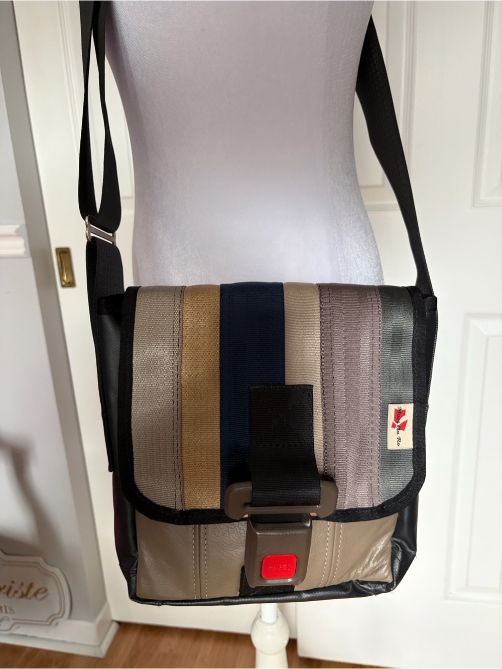 โMari Cla Roโ Canadian-Made Authentic Seatbelt Crossbody Messenger Bag- Rare